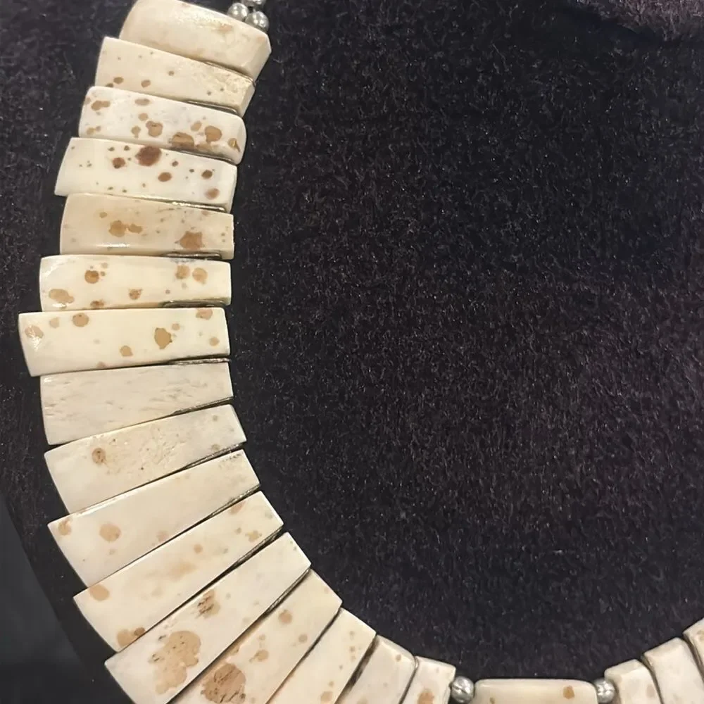 CHICO'S SIGNED Choker Bone Appearance Beaded Necklace Vintage Estate Jewelry​
